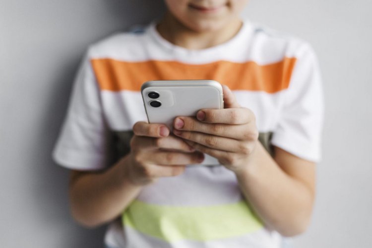 Meire Nocito: Impactos da restrição do uso de celulares no ambiente escolar