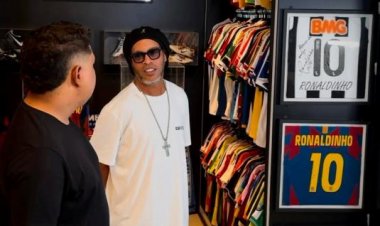 Brasileiro Lucas Tylty participa de Jogo dos Famosos em Mallorca ao lado de Ronaldinho e ídolos do futebol