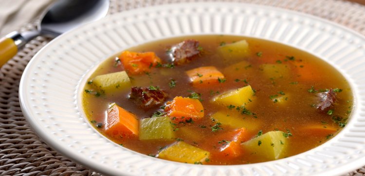 Cai a temperatura, sobe o apetite; aprenda a fazer uma sopa de respeito que vira janta