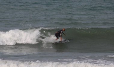 Tratamento sem cirurgia permite retorno de Jadson André às competições de surfe após lesão cervical