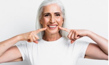 Mais barata e menos invasiva, prótese dentária ainda é escolha preferida dos brasileiros