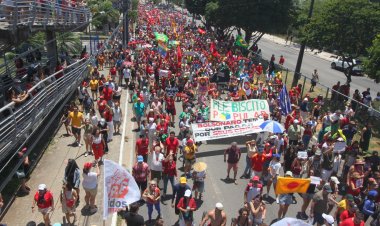 População de Natal realiza caminhada contra PEC da Bandidagem e anistia aos atos de 8 de janeiro