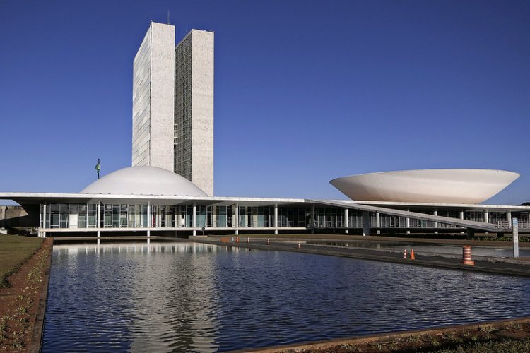 Congresso faz do país a República de Bananas que Trump quer