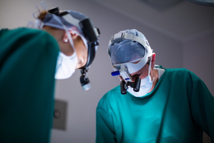 Principal causa de cegueira no mundo pode ser evitada com cirurgia