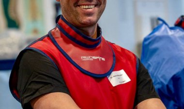 Dores na coluna atingem mais jovens e lideram afastamentos do trabalho, alerta neurocirurgião Marco Moscatelli