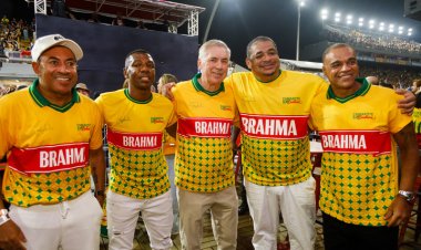 Ancelotti celebra o Carnaval de São Paulo e se encontra com ídolos da Seleção Brasileira no Camarote Bar Brahma