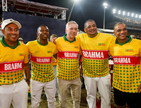 Ancelotti celebra o Carnaval de São Paulo e se encontra com ídolos da Seleção Brasileira no Camarote Bar Brahma