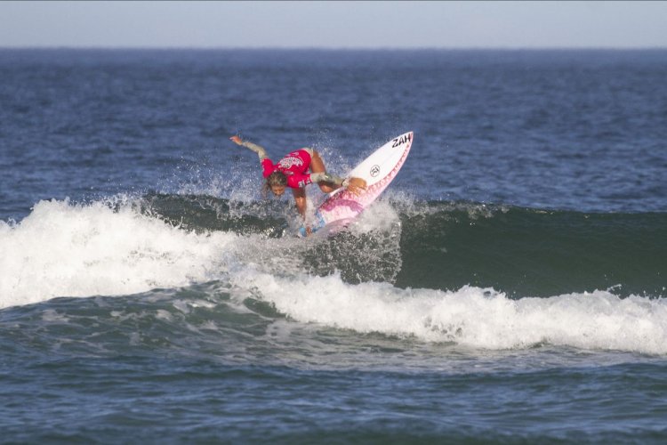 Praia do Santinho abre temporada 2026 do Circuito Surf Talentos Oceano.